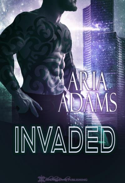 Книга Invaded (Aria Adams)